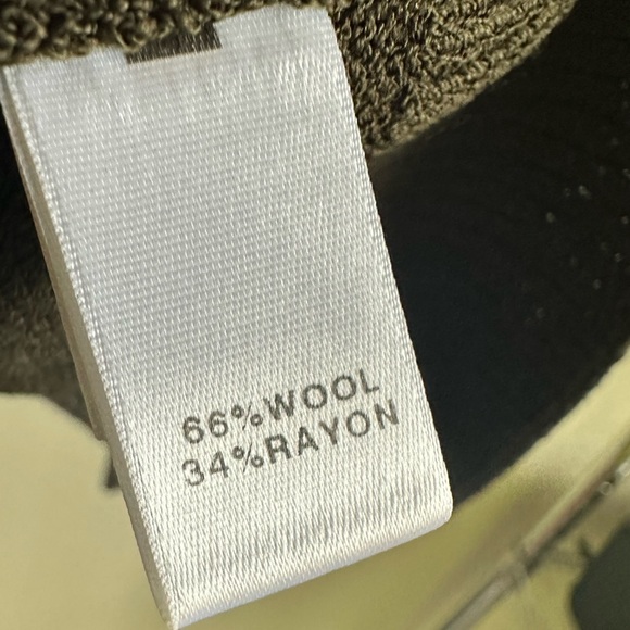 ST. JOHN 3 PIECE SWEATER PANT SET - Picture 12 of 13